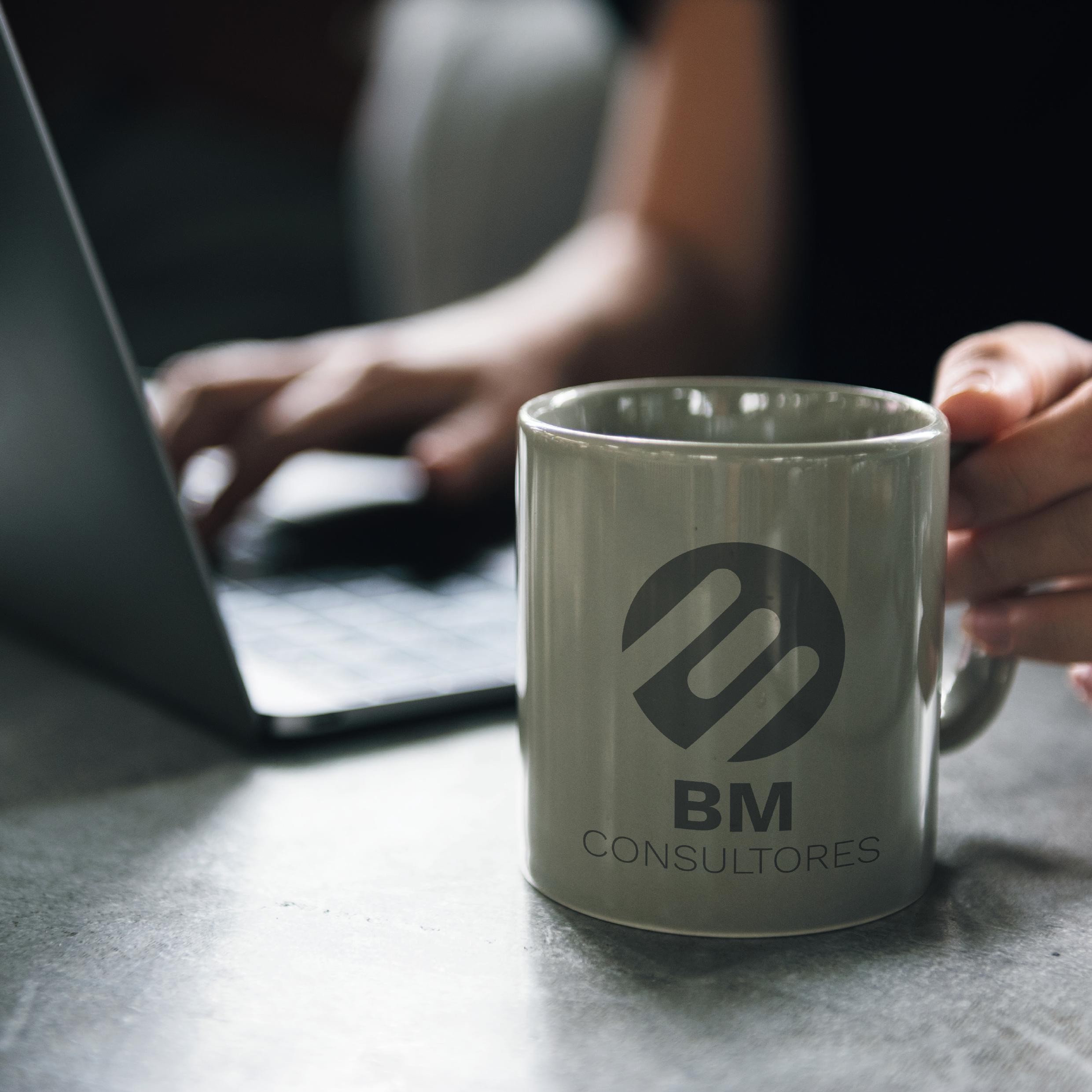 Sello corporativo B&M Consultores
